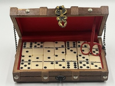 Dominoes in Treasure Chest Box, Double 6 Dominoes