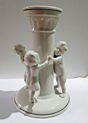 Antike französische Porzellan Vase, 3 Kitt tanzend, (@) 19 ct.