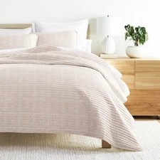 Noble Linens 3-Piece Apricot Geometric Maze Pattern Quilt Set, King