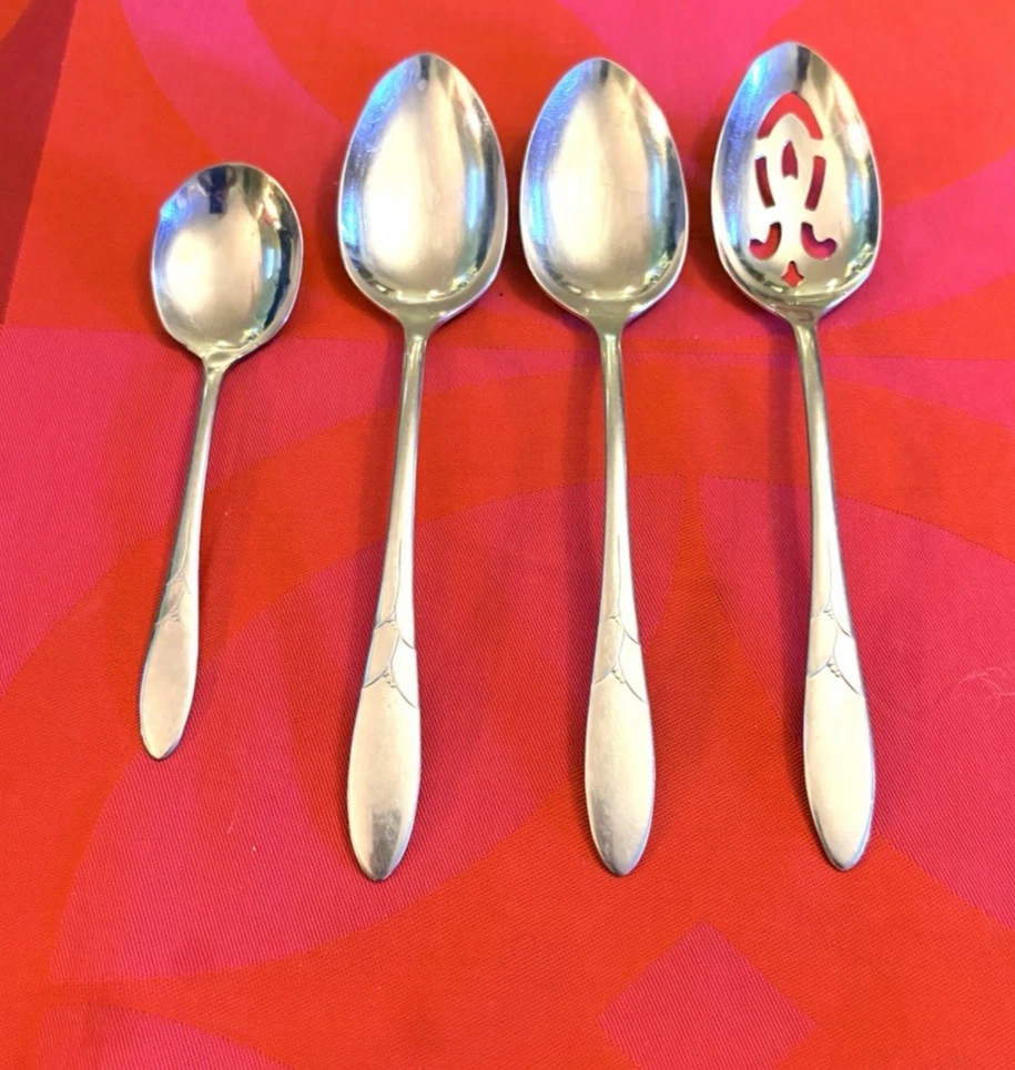 Oneida Deluxe Oneidacraft Debonair 4-Serving Spoons Pierced Serving Sugar
Opens in a new window or t