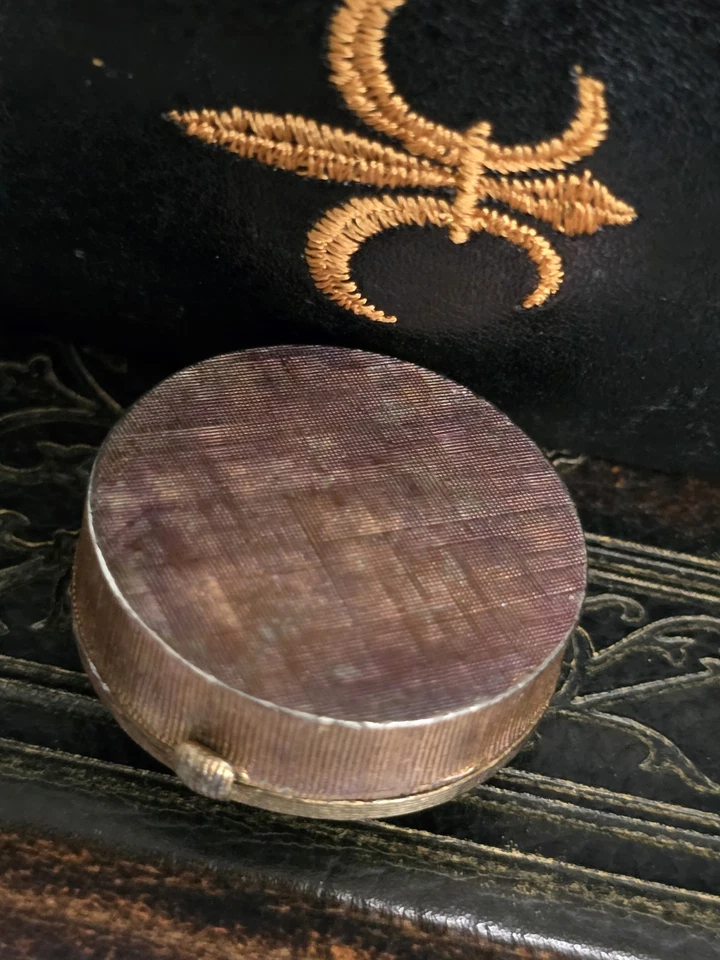 Vintage Trinket Pill Box Round Green Rhinestone Hinged Lid Metal Art Deco - Image 3 of 4