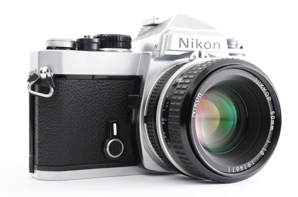 **LENTE COMO NUEVO** Cámara fotográfica Nikon FE 35mm SLR plateada + Ai 50mm f/1.8 + tapa de JPN Foto 2 de 4