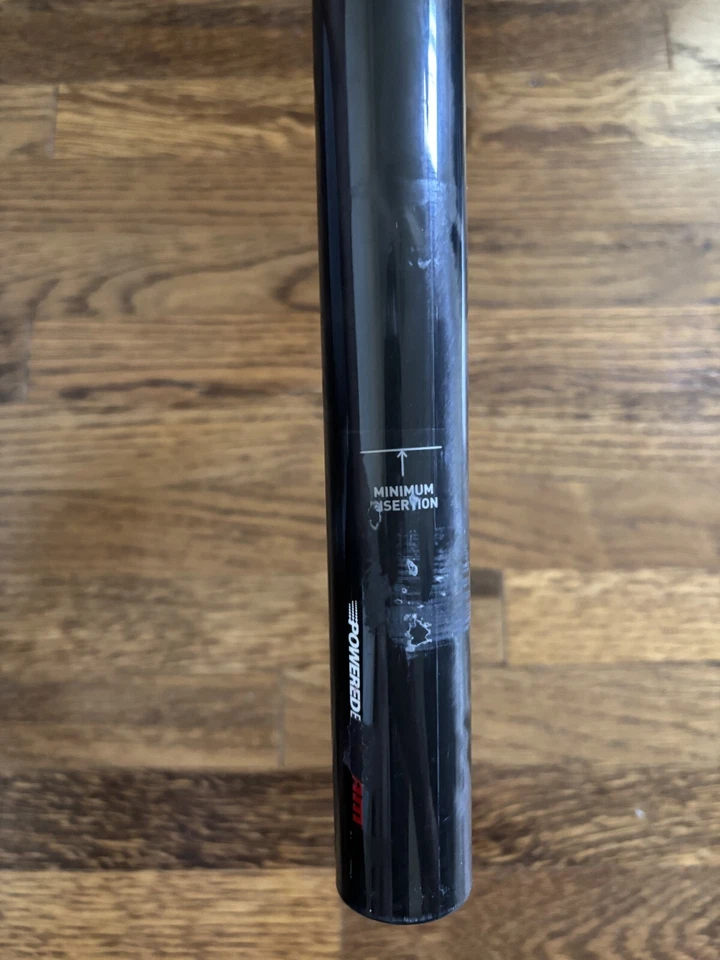 Tija de sillín de carbono superligera Truvativ Noir T40 | 31,6 | 400 mm | Pernos Ti Foto 4 de 4