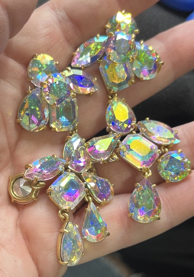 J. Pendientes araña con racimo iridiscente de cristal Crew en cristal de diamantes de imitación AB Foto 3 de 4