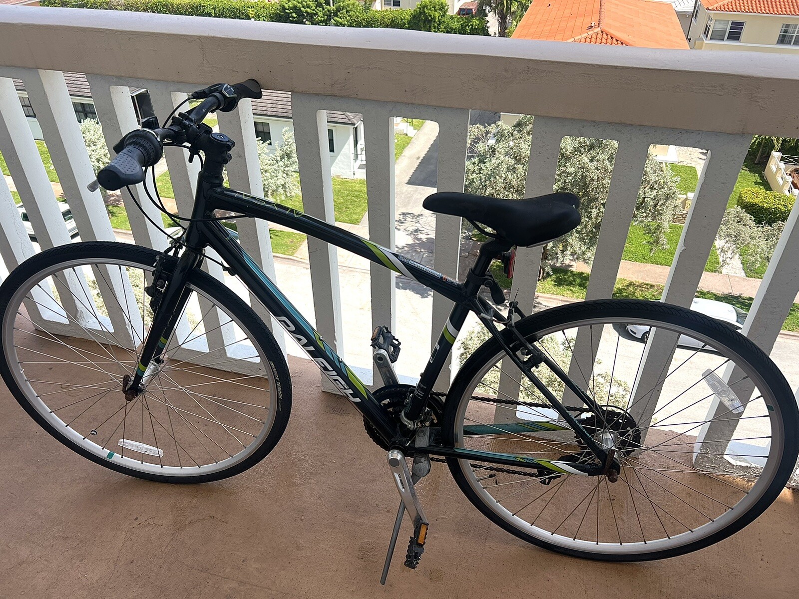 Raleigh &ldquo;Alysa 1&rdquo; Hybrid Bicycle