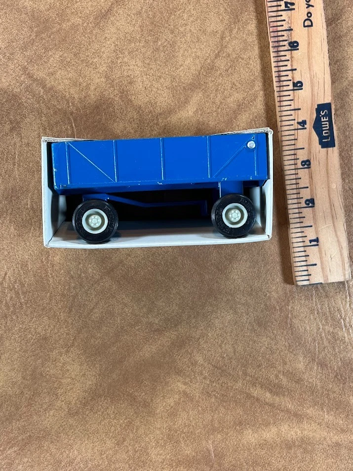 Vagón de granja azul Ertl 1/32 de colección nuevo stock antiguo juguete de granja fundido a presión no. 1977-241H Foto 3 de 4
