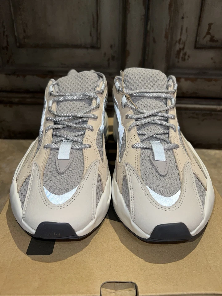 Adidas Yeezy Boost 700 V2 Crema Talla 10 EE. UU. | DS - Totalmente Nuevo Foto 3 de 4