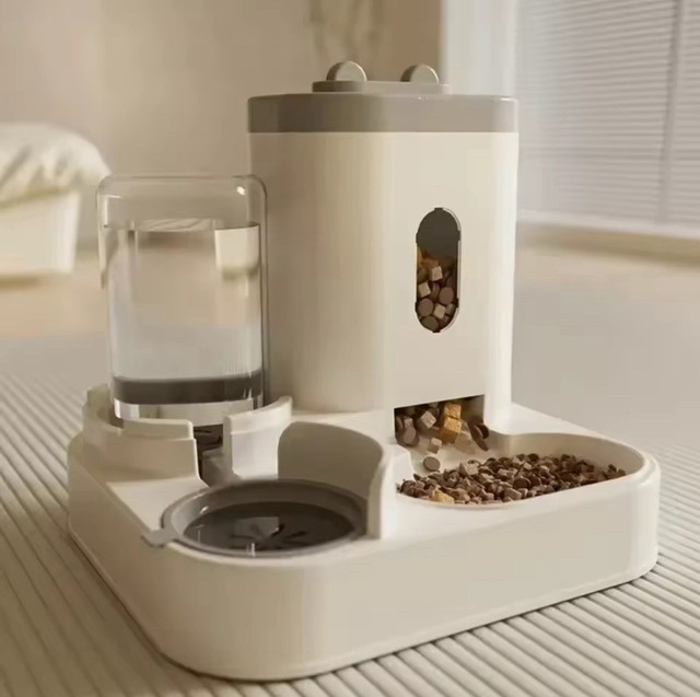 Cats/Pets Feeder And Water Dispenser