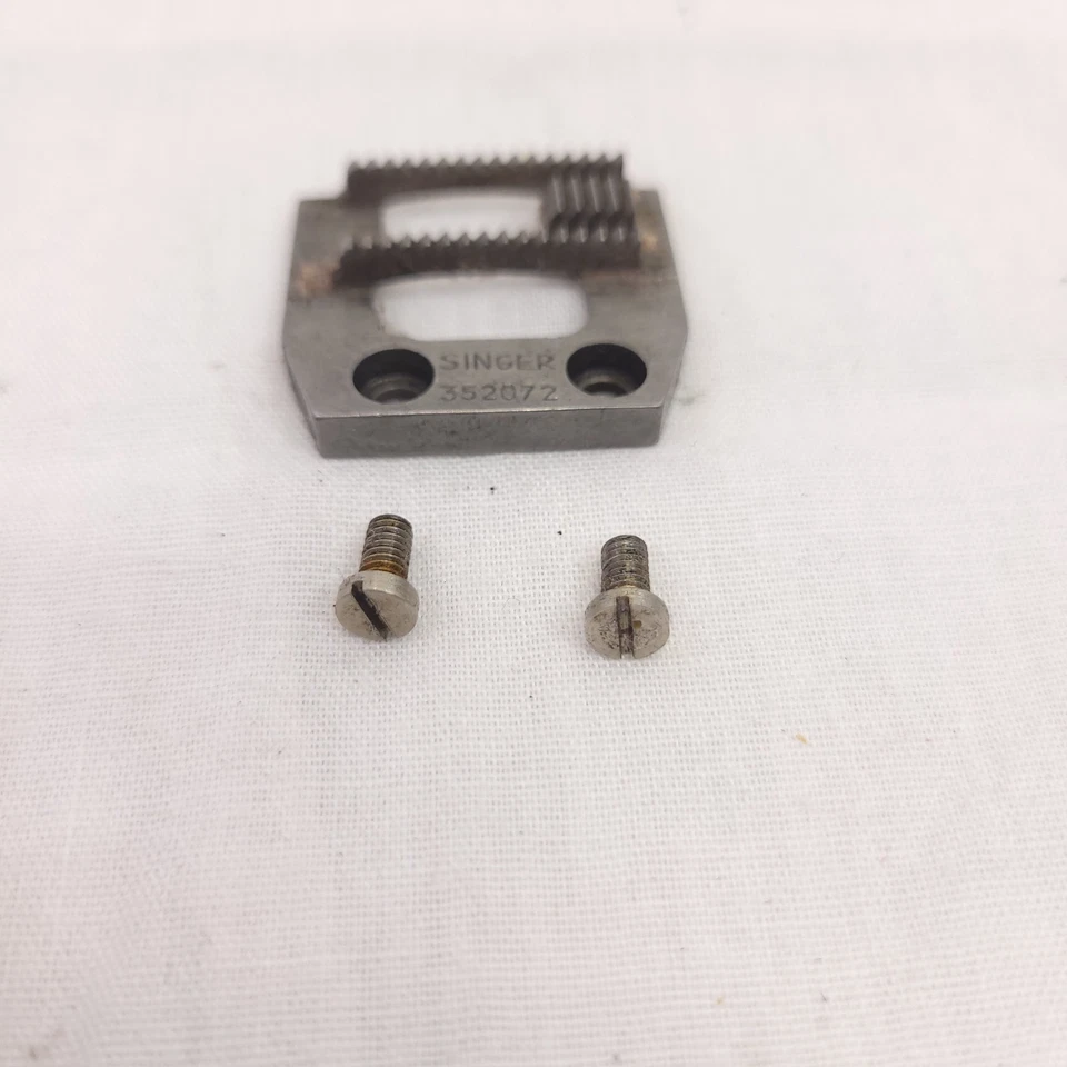 Vintage Singer Sewing Machine 237 M-A Part: Feed Dogs with Screws - Image 2 of 4