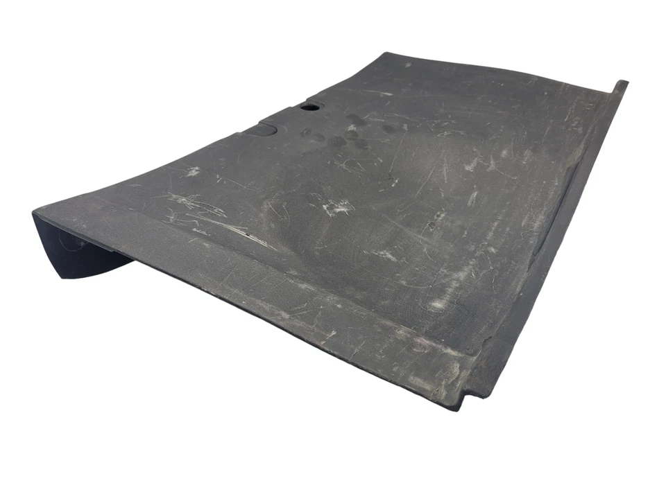 2001-2005 MITSUBISHI ECLIPSE PAINEL DE ACABAMENTO TRAVA DE CARGA PORTA-MALAS TRASEIRO P/N MR320745 FABRICANTE DE EQUIPAMENTO ORIGINAL - Imagem 2 de 4