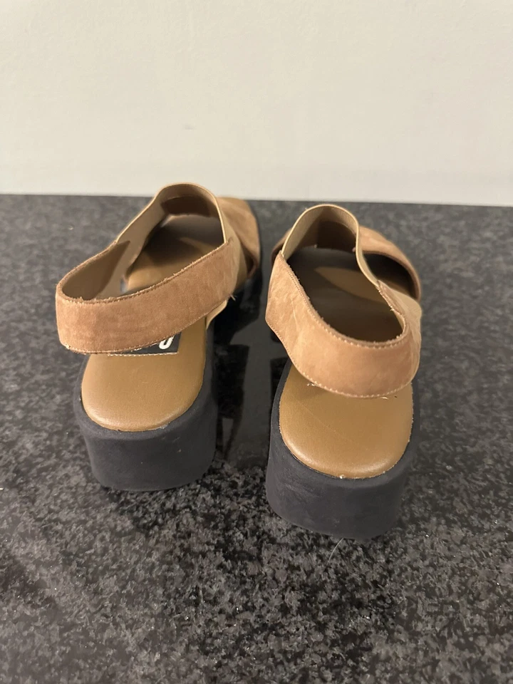 女士 9 & Co 棕褐色麂皮绒露背低底鞋凉鞋 6 M 码 — 第 4/4 张图片