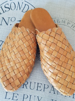 womens woven mules