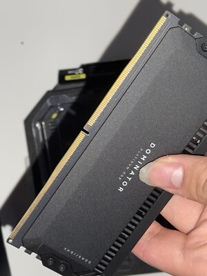 Corsair DOMINATOR PLATINUM RGB 32GB (2 x 16GB) 5600MHz 288-pin