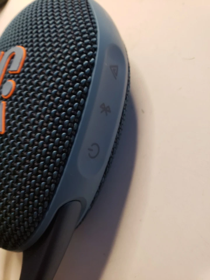 JBL Clip 5 Portable Wireless Bluetooth Speaker Blue JBLCLIP5BLUAM - Image 3 of 4