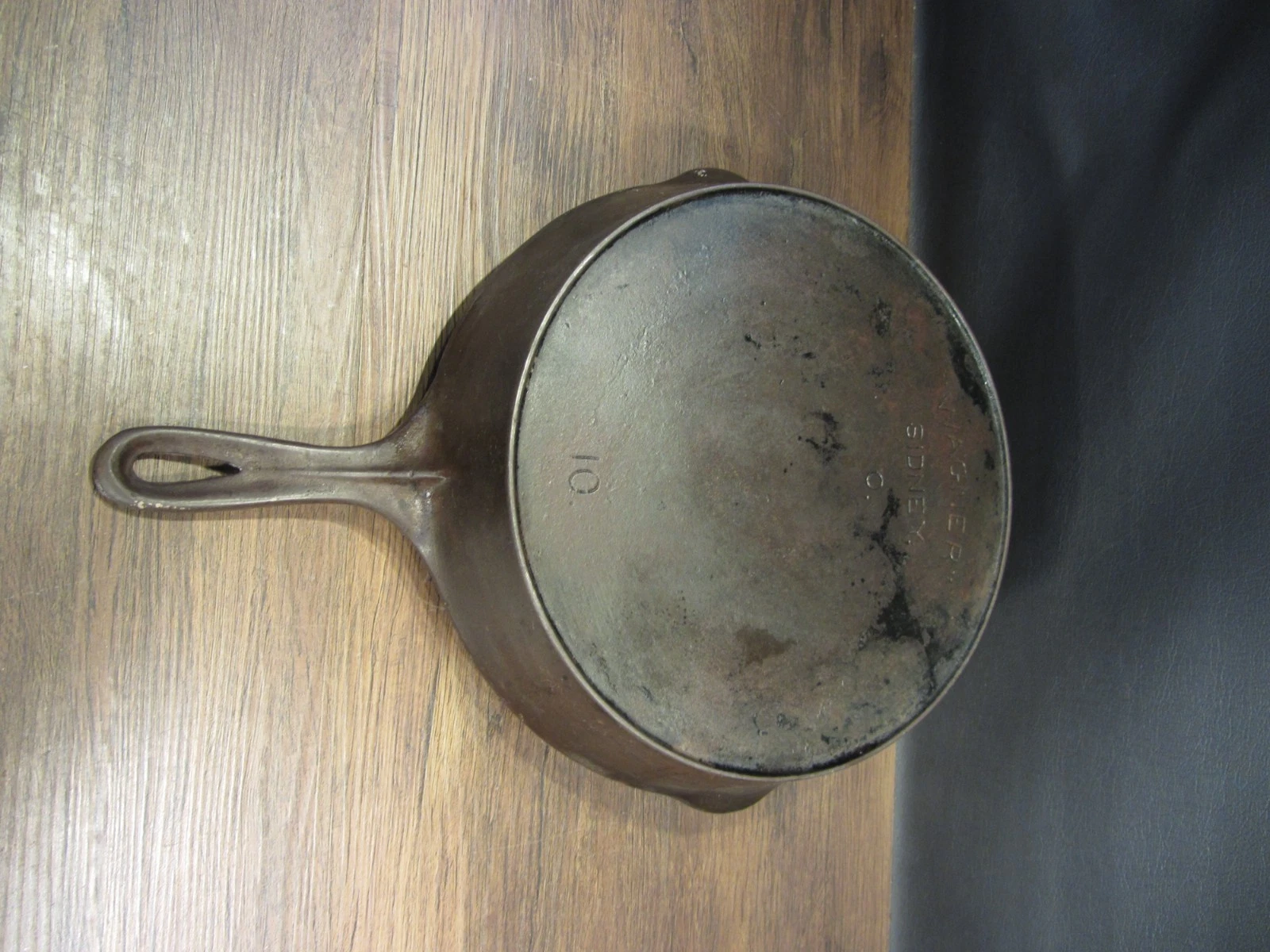 Wagner Sidney Arc Logo No.10 Cast Iron Skillet with Heat Ring