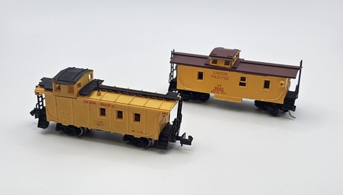 2 Cabooses-Bachmann Up #207, Arnold Rapido Up #3862 amarillo | Condition: Used