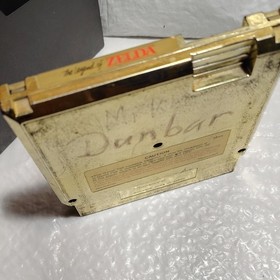 Nintendo The Legend of Zelda Gold Cartridge Nintendo NES 1987 Battery Save