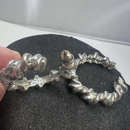 Vintage signierte AK Anne Klein silberfarbene strukturierte Creolen - Bild 2 von 2