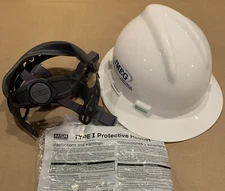 MSA V-Gard Slotted Full-Brim Hat with Suspension - Medium-White