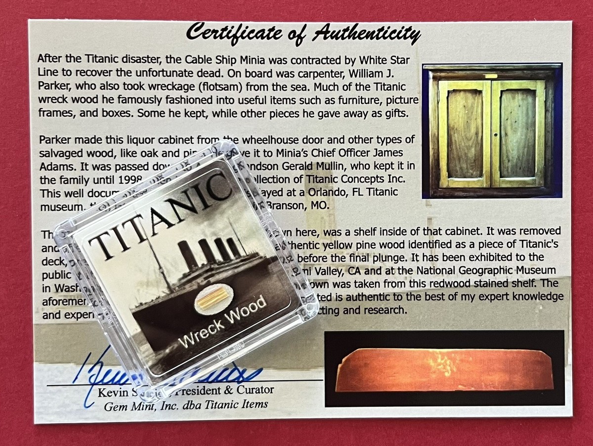 R.M.S. TITANIC 切手額装品 Titanic Wreck Wood in a Square Display (stand not included