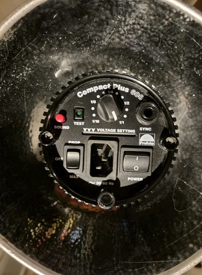 Комплект из 2 ламп Profoto Compact Plus 600 в чехле - Изображение 4 из 4