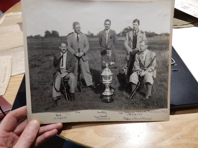 1939 Super Portrait BISLEY WINNING BURMA TEAM 26 x 20 cm s/w Original auf Seite