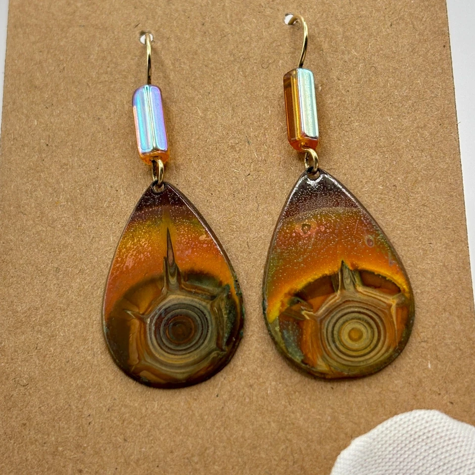 Pendientes colgantes vintage de cobre pintados con llama años 70 Foto 2 de 4