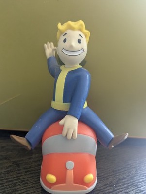 CABLE GUY VAULT BOY 2018 Fallout/Bethesda Video Game Figure w/ Red Vinyl Car-Toy
