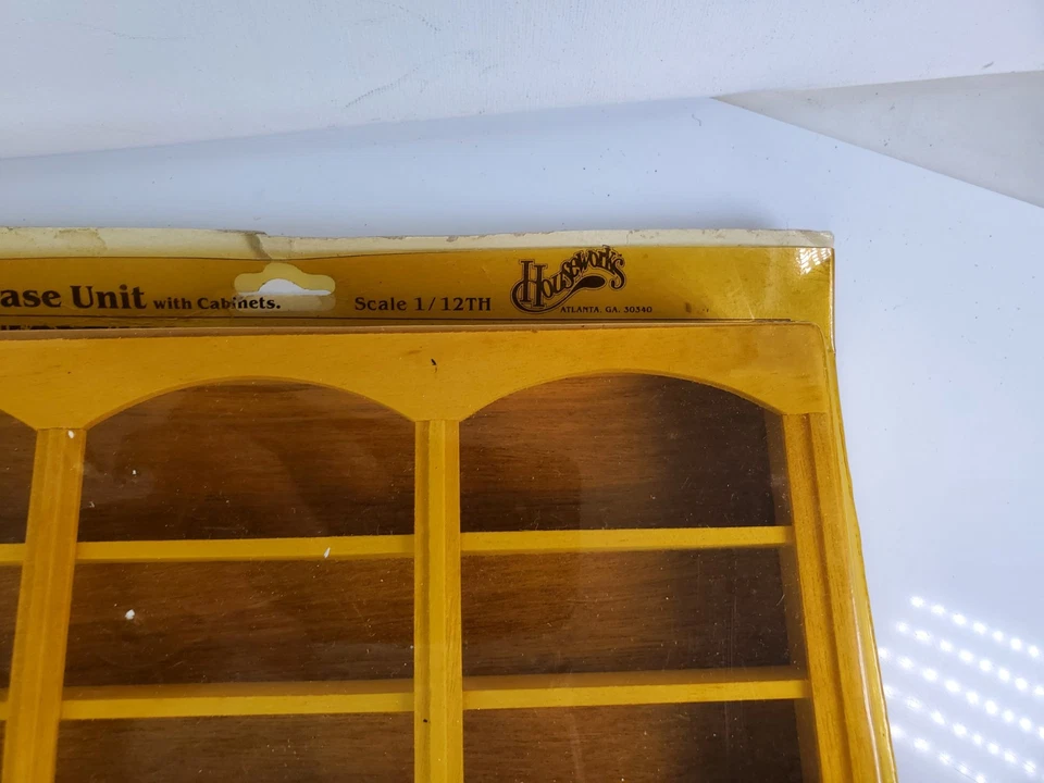 Librería triple miniatura Houseworks Dollhouse con gabinetes #5009 escala 1:12 NUEVA Foto 3 de 4