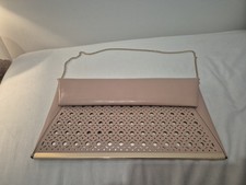 Pochette rosa bambino con dettagli dorati e bellissimo taglio esterno