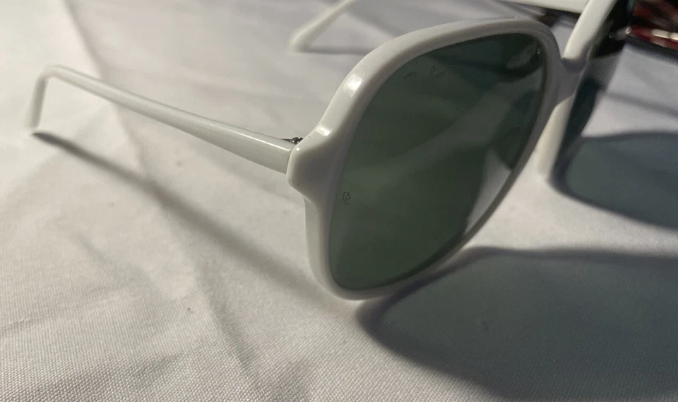 Gafas de sol blancas de gran tamaño vintage B&L Ray-Ban Wo 343 hechas en Francia Foto 2 de 4