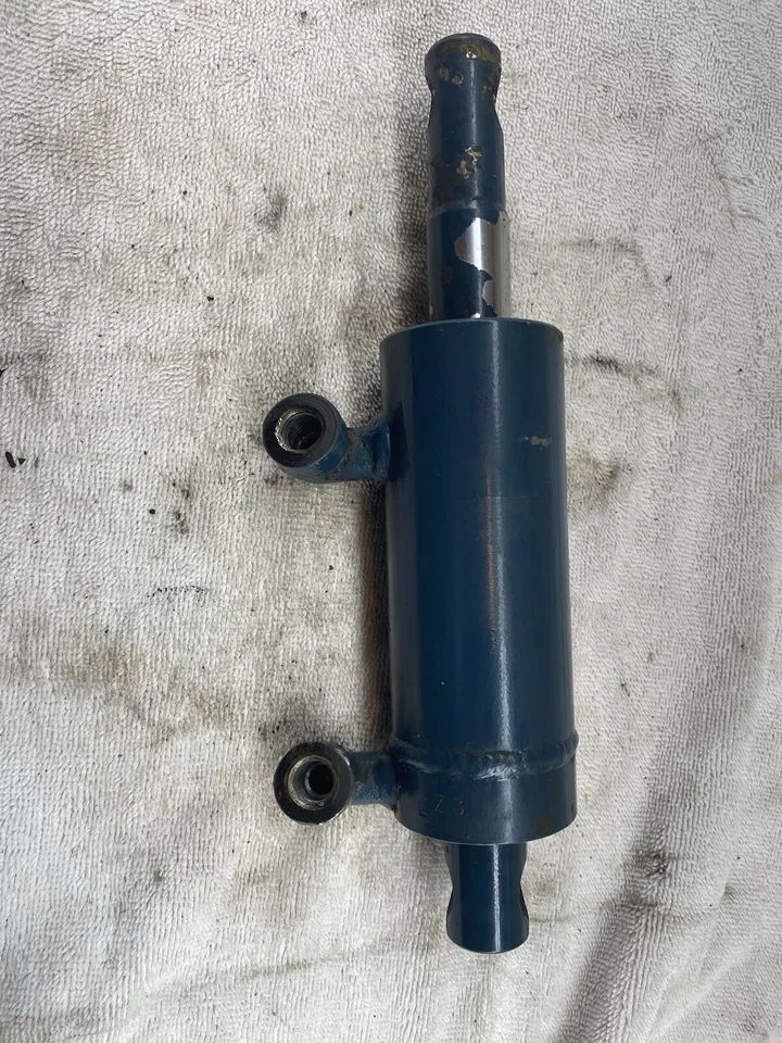 Kubota G6200 HST Mower Deck Lift Hydraulic Cylinder - Image 2 of 2