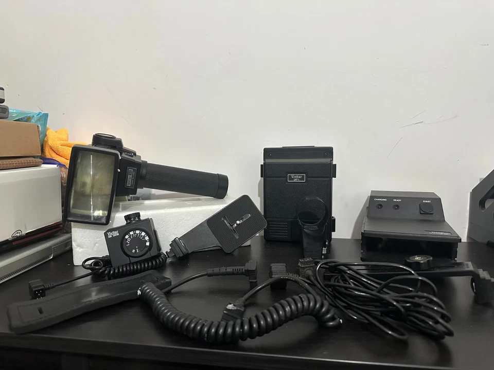 Vivitar 365 Zoom Thyristor Flash  w/ Charger, VP-1, Brackets & Cables UNTESTED - Image 3 of 3