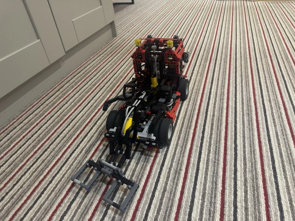 LEGO Technic 8436 Truck, photo 3 of 5