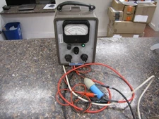 Hewlett Packard HP 410B Vacuum Tube Voltmeter with Probes - Powers On, very nice