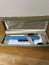 Levenger Blue Fountain Pen with Ink Accessories & New In Box