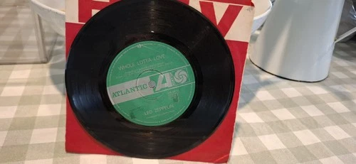 Led Zeppelin " Whole Lotta Love / Living Loving Maid ". Australian 7" 45