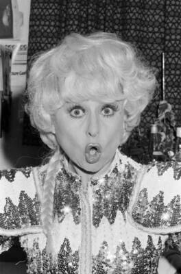 Actress Barbara Windsor making funny faces February 1978 Old Photo 1