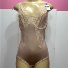 MAIDENFORM Elegant Lace Bodysuit in Cream ZS. 38D