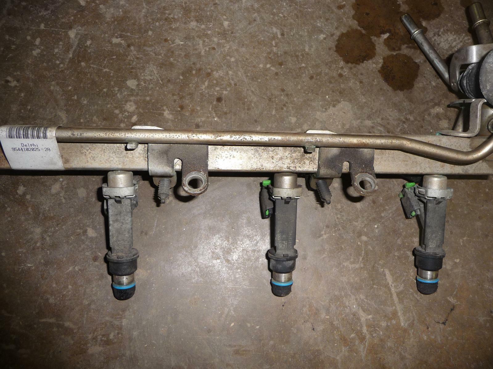 0204 CHEVY TRAILBLAZER 4.2L 4.2 Fuel Gas Injector Injection Rail w