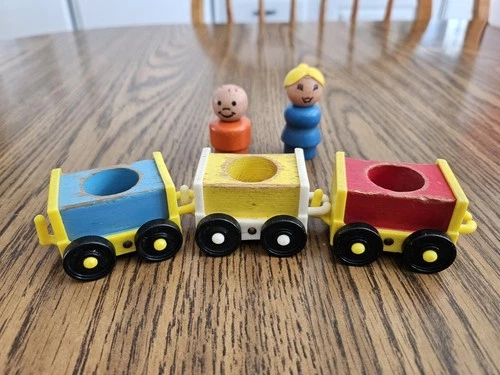 Fisher Price Vintage Wooden Rare  # 719 Train Cars (3)  And 2 Little  People