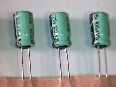   25x Elko 100uF 25V 105° Size 6x11 Capacitor Kondensator Lelon RGA