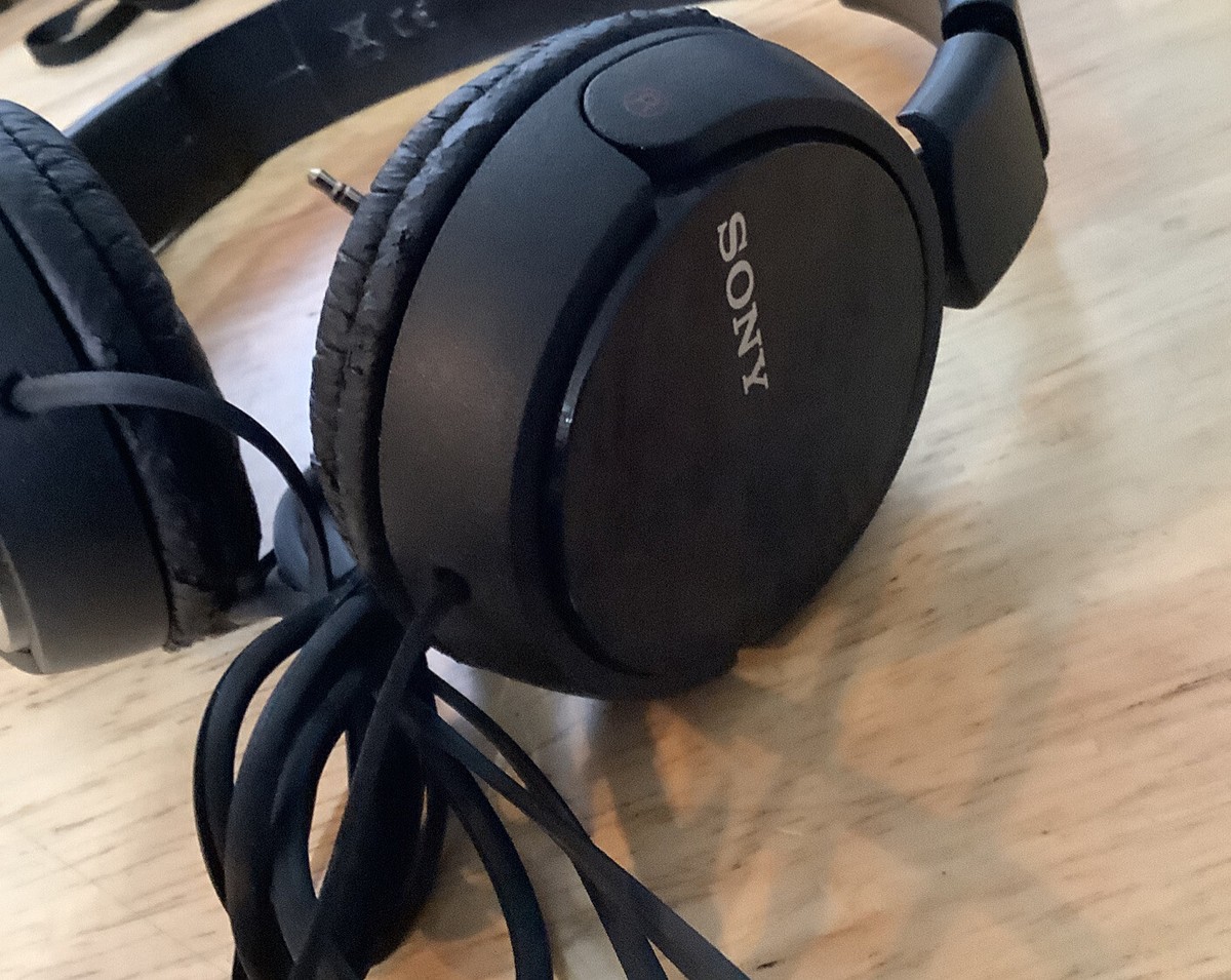 Sony :; &( MDRZX110BLK )ZX Series Wired Stereo Swivel Headphones