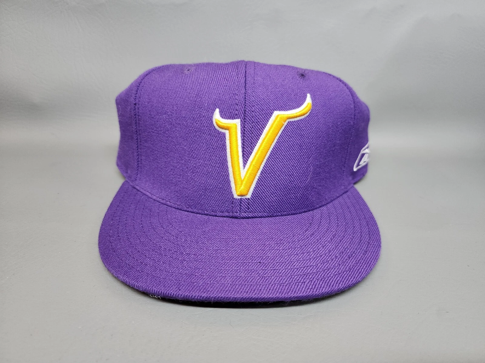 Cappello Reebok Minnesota Vikings taglia 7 On Field Flat Bill viola berretto lana