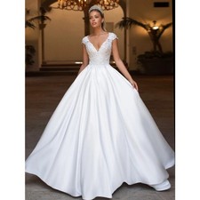 Elegant Wedding Dresses Lace Applique Beaded V-Neck Satin Bridal Gowns Train