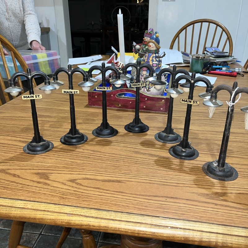 7 Marx Main Street Lamp Posts All With Bulbs Very Nice Shape