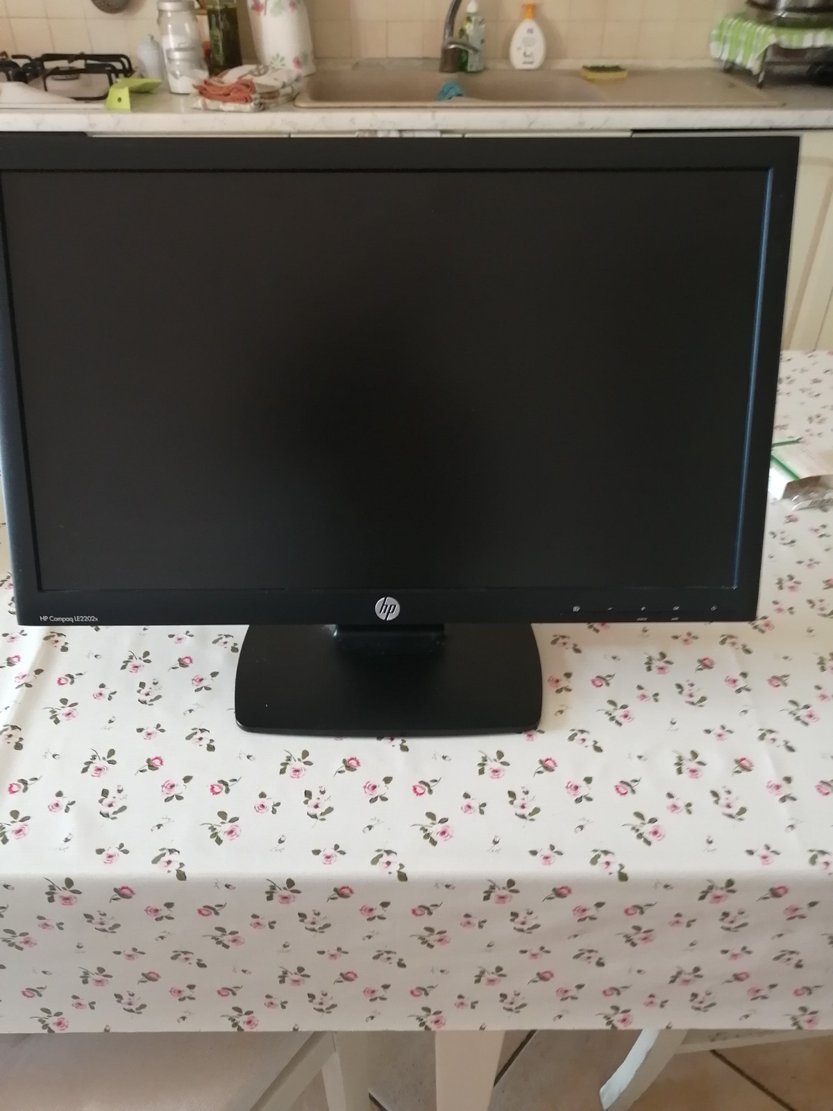 PC MONITOR 22 POLLICI HP CON PIEDISTALLO CAVO ALIMENTAZIONE CAVO COLLEGAMENTO