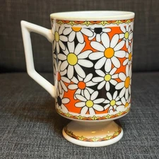 VTG Royal Crown Arnart Daisy Chain Ceramic Footed Coffee Mugs Smug Mugs Groovy