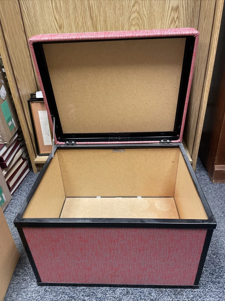 Vintage MCM Hassock Chest Footstool Ottoman Hamper Storage Red Silver Crosshatch - Image 2 of 4