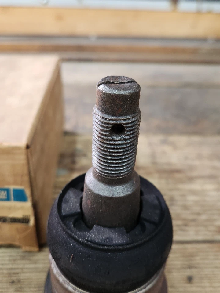 Chevrolet GMC 1971 1972 camioneta Chevrolet GMC GV C20 C30 rótula inferior 9751952 nuevo de lote original Foto 3 de 4